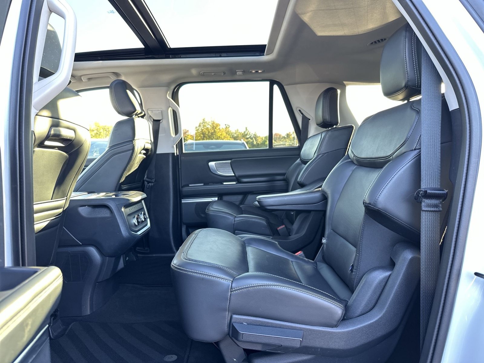 Used 2025 Ford Expedition Max Platinum AWD/4WD image 26