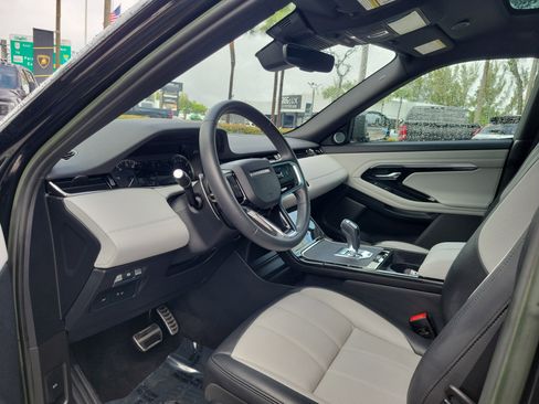 Used 2023 Land Rover Range Rover Evoque R-Dynamic SE image 9