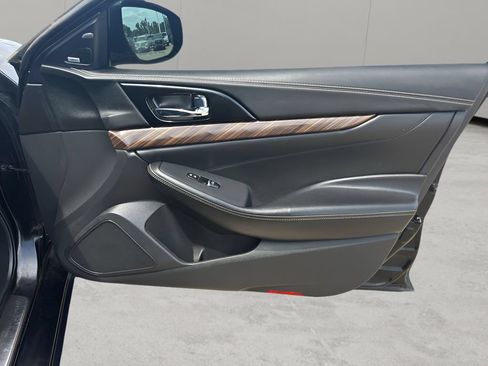 Used 2017 Nissan Maxima Platinum FWD image 21