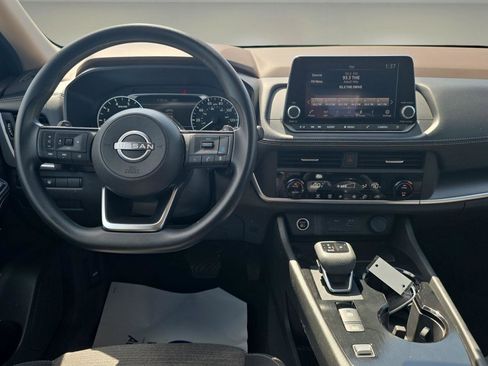 Used 2023 Nissan Rogue SV FWD image 2