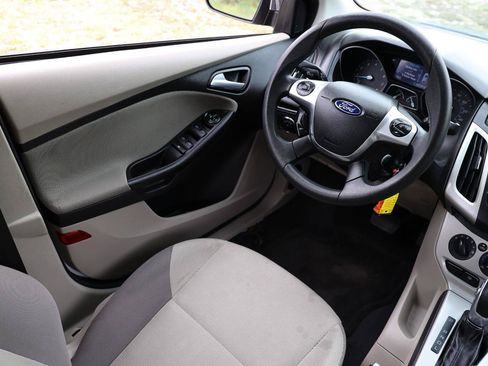 Used 2014 Ford Focus SE FWD image 20
