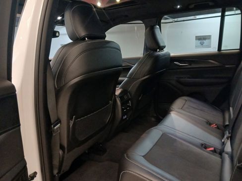 Used 2023 Jeep Grand Cherokee Altitude image 10