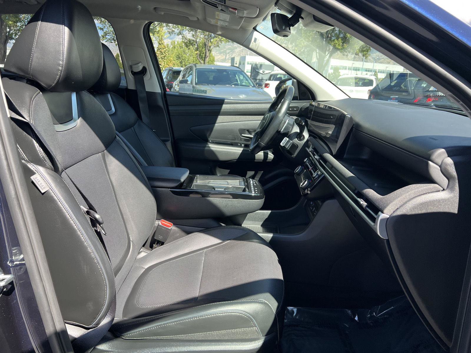 Certified 2025 Hyundai Tucson Limited AWD/4WD image 4