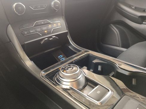 Used 2020 Ford Edge SE FWD image 26