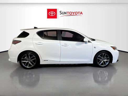 Used 2015 Lexus CT 200h w/ Navigation Package image 2