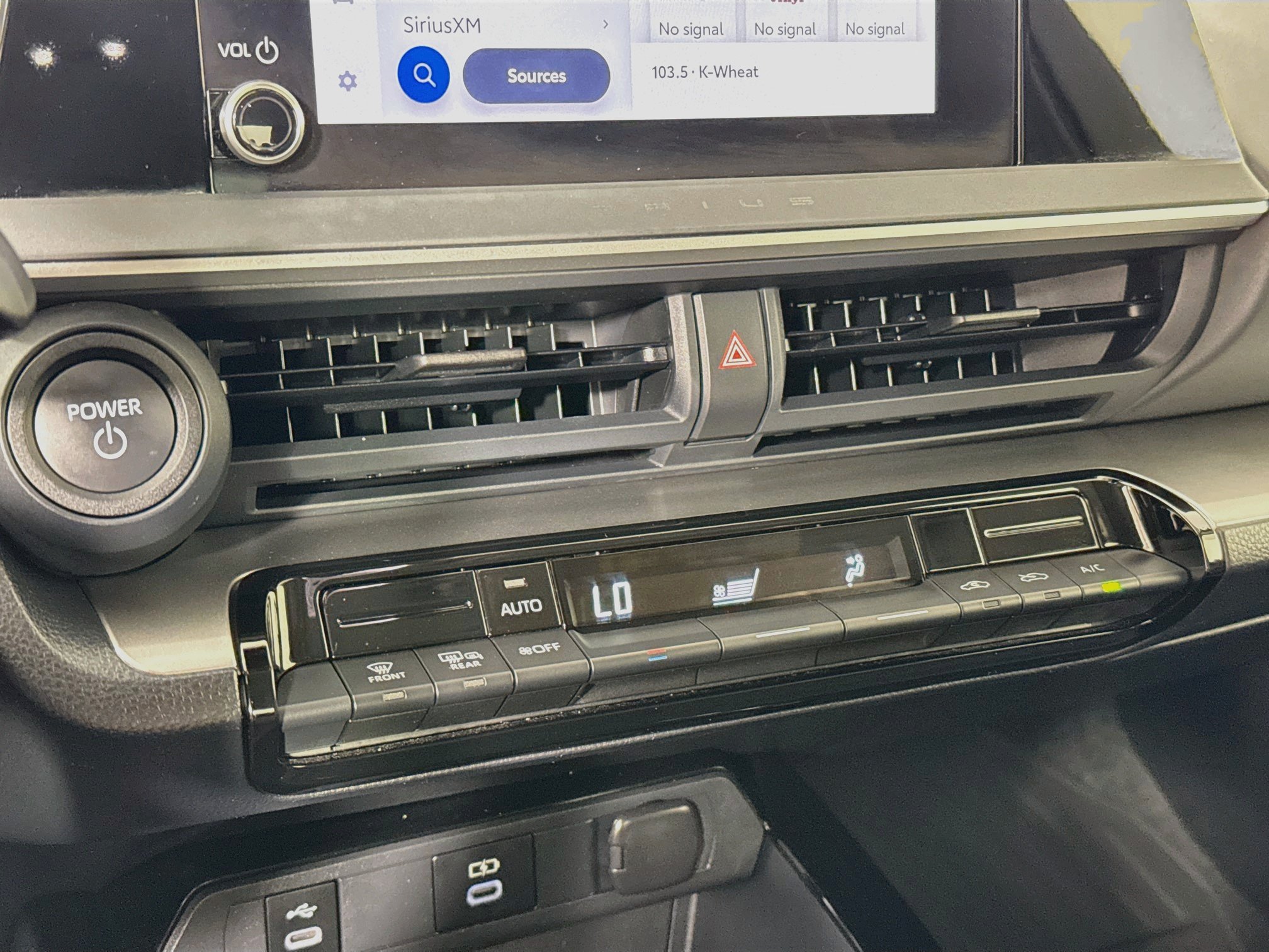 Certified 2025 Toyota Prius LE FWD image 17