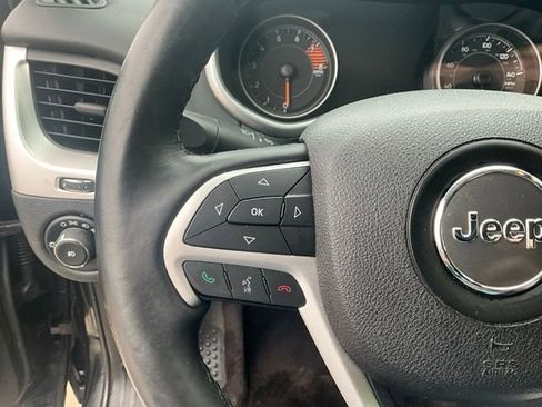 Used 2016 Jeep Cherokee Overland AWD/4WD image 12