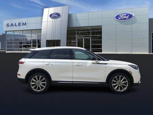 Used 2022 Lincoln Corsair AWD w/ Premium Package image 2