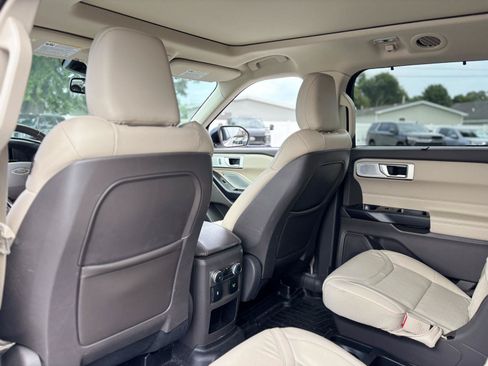 Used 2020 Ford Explorer Platinum w/ Premium Technology Package AWD/4WD image 18