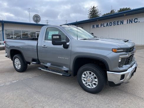 New 2026 Chevrolet Silverado 3500 LT image 16