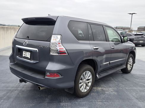 Used 2017 Lexus GX 460 Premium image 3