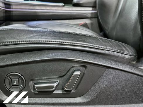 Used 2019 Audi Q8 Prestige w/ Luxury Package AWD/4WD image 21