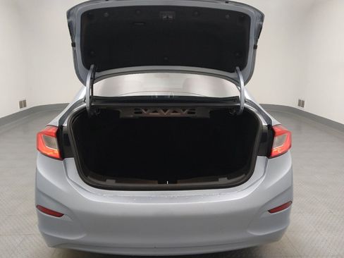 Used 2018 Chevrolet Cruze LS image 29