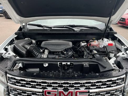 Used 2023 GMC Acadia SLT w/ Preferred Package AWD/4WD image 32