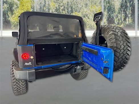 Used 2015 Jeep Wrangler Rubicon w/ Connectivity Group image 13