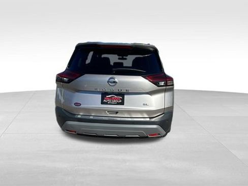 Used 2021 Nissan Rogue SL w/ Premium Package image 7