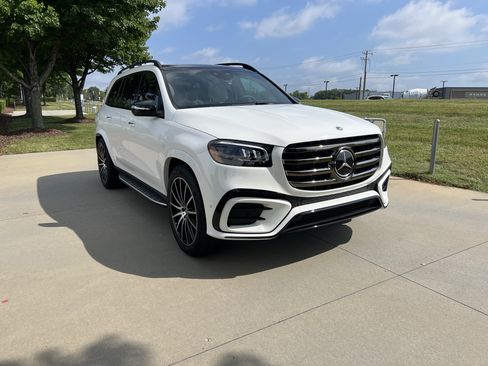 New 2026 Mercedes-Benz GLS 580 4MATIC image 2
