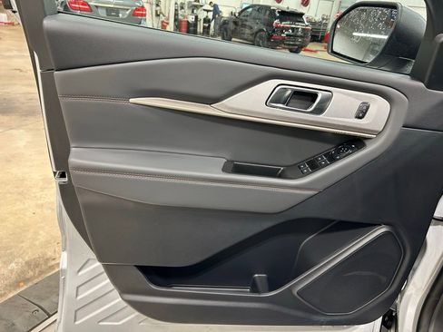 New 2026 Ford Explorer Active w/ Active Comfort Package image 10