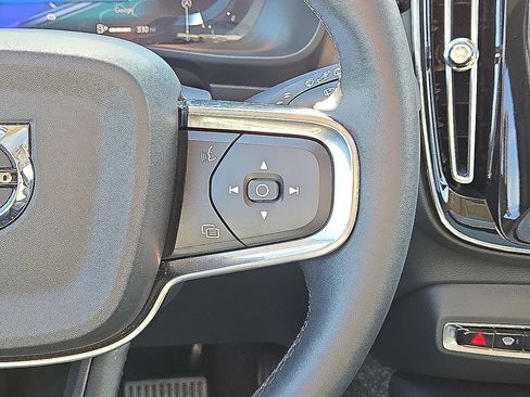 Certified 2025 Volvo XC40 B5 Core image 21