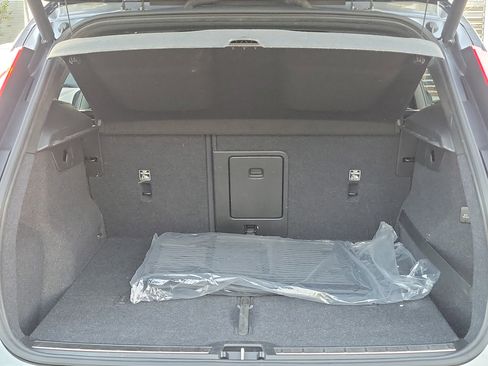 Used 2019 Volvo XC40 T5 R-Design image 12