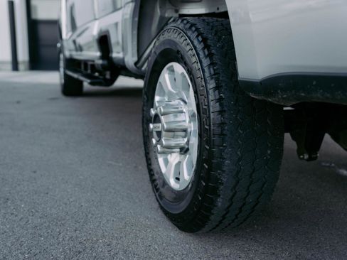 Used 2024 Ford F350 XLT image 9