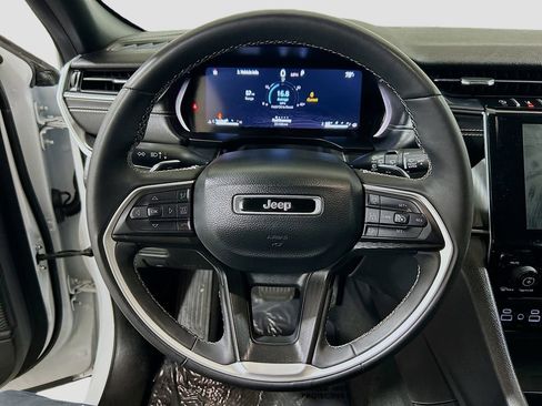 Used 2024 Jeep Grand Cherokee L Laredo image 9