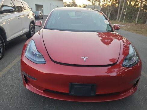 Used 2022 Tesla Model 3 Standard Range image 2