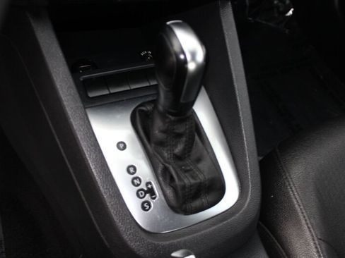 Used 2012 Volkswagen Jetta SE FWD image 12