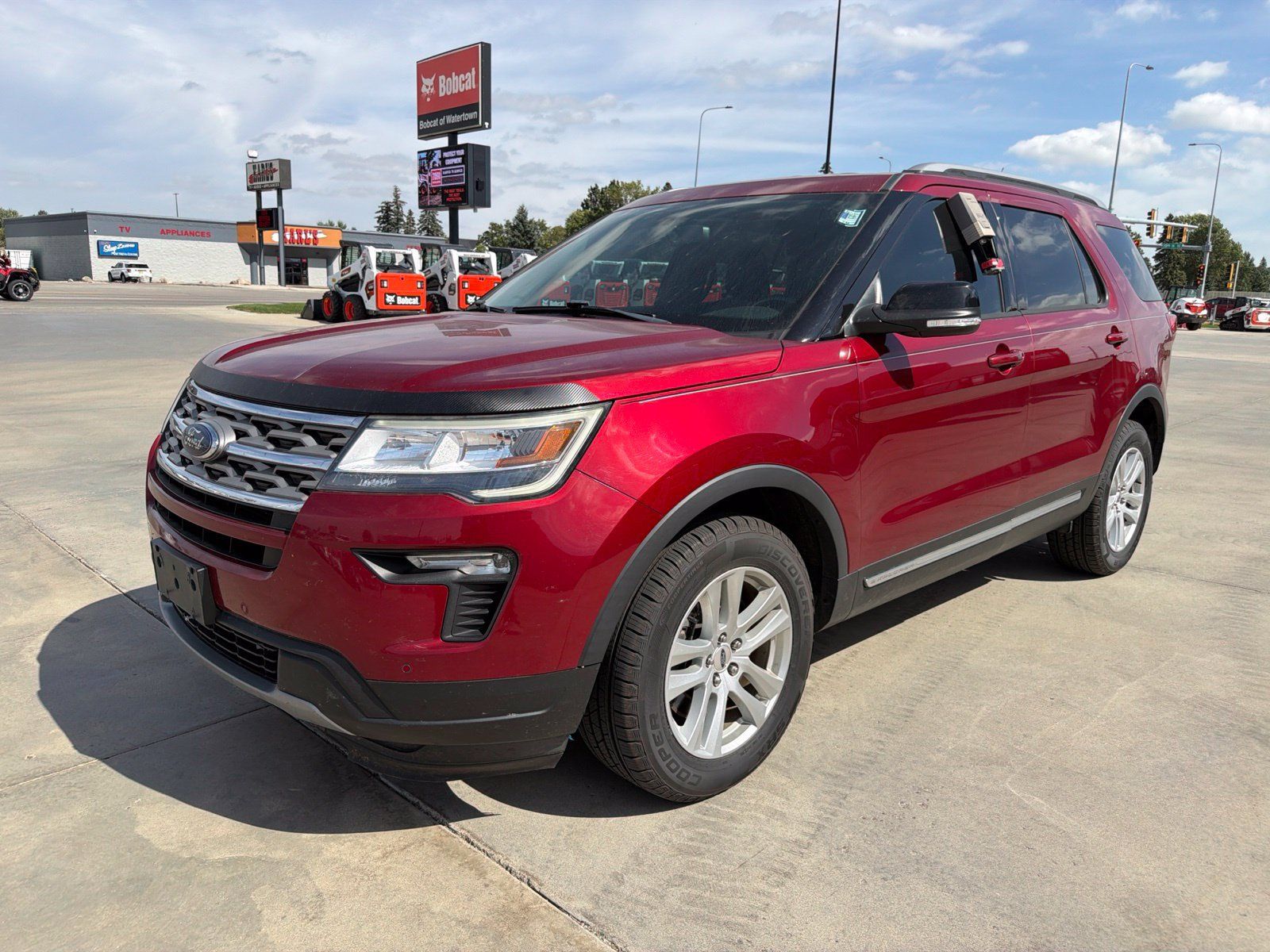 Used 2018 Ford Explorer XLT w/ Equipment Group 202A AWD/4WD image 4