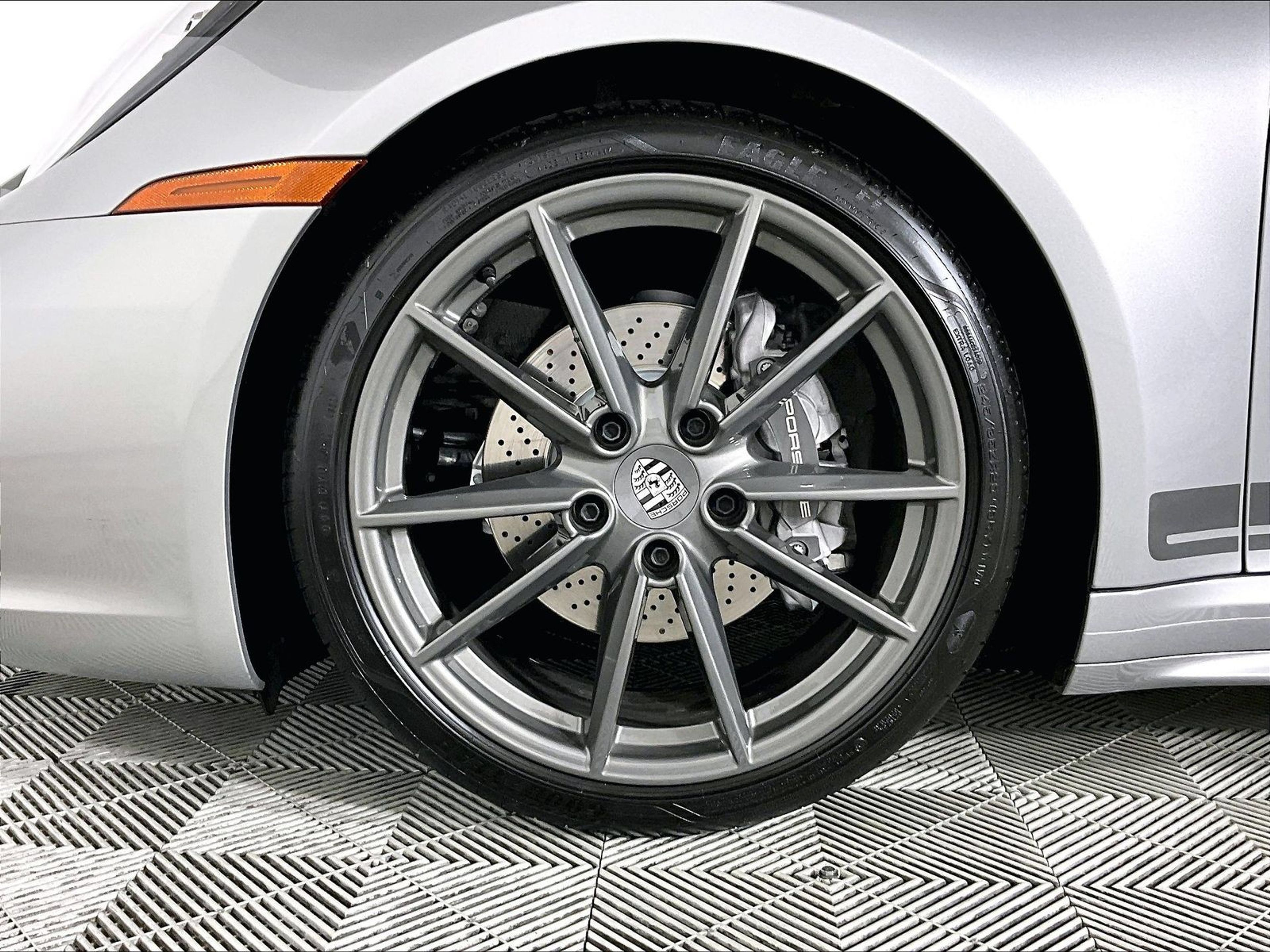 Certified 2024 Porsche 911 Carrera T RWD image 26