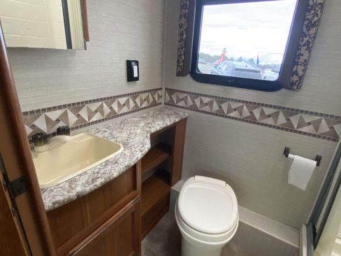 Used 2016 Ford E-450 and Econoline 450 Super Duty w/ Motorhome Prep Package image 19