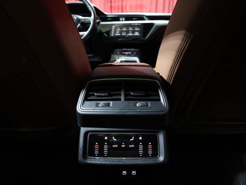 Used 2021 Audi e-tron Premium w/ Convenience Plus Package image 15