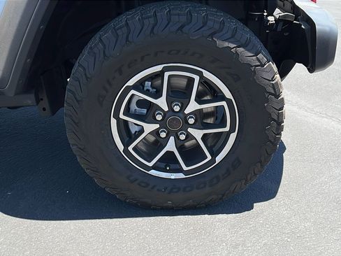Used 2025 Jeep Wrangler Unlimited Rubicon AWD/4WD image 10