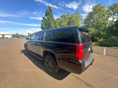 Used 2020 Chevrolet Suburban LT w/ Luxury Package AWD/4WD image 7