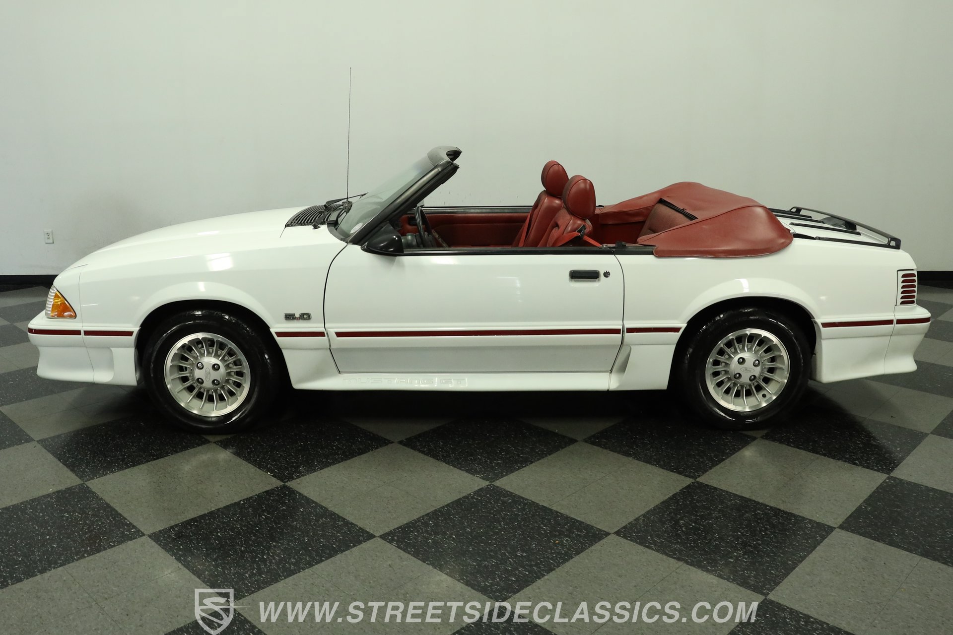 Used 1987 Ford Mustang GT RWD image 2