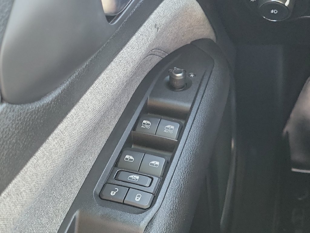 Used 2022 Jeep Compass Latitude FWD image 19