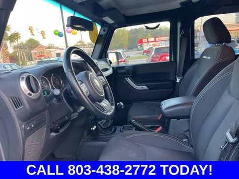 Used 2016 Jeep Wrangler Unlimited Rubicon w/ Connectivity Group AWD/4WD image 7