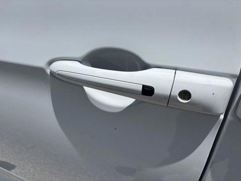 Used 2021 Chrysler Voyager LX image 41