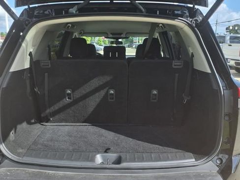 Used 2025 Nissan Pathfinder SV FWD image 12