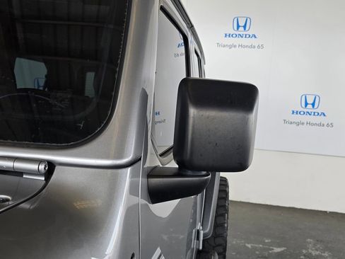 Used 2019 Jeep Wrangler Unlimited Sport S AWD/4WD image 25