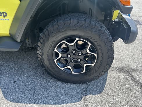 Certified 2023 Jeep Wrangler Unlimited Rubicon 4xe w/ Cold Weather Group AWD/4WD image 5