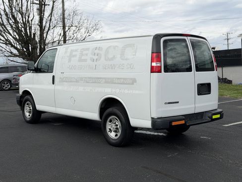 Used 2019 Chevrolet Express 2500 w/ Driver Convenience Package RWD image 3