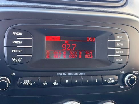 Used 2015 Kia Soul FWD image 21