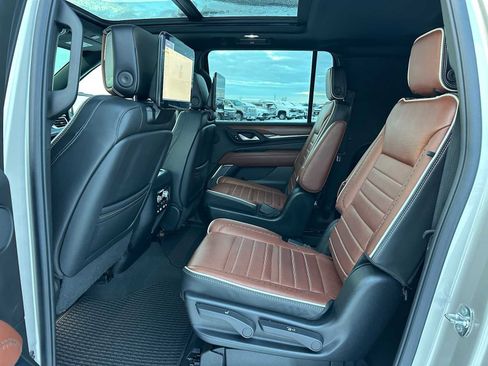 Used 2024 GMC Yukon XL Denali Ultimate image 18