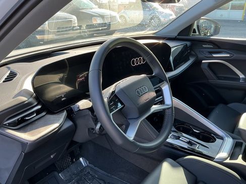 Used 2025 Audi Q5 Premium Plus w/ Premium Plus image 10