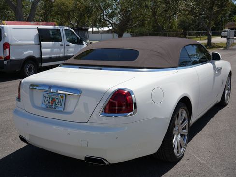 Used 2017 Rolls-Royce Dawn image 6