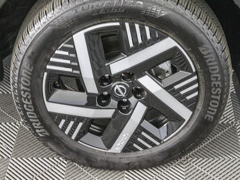 Certified 2025 Nissan Kicks SV image 12