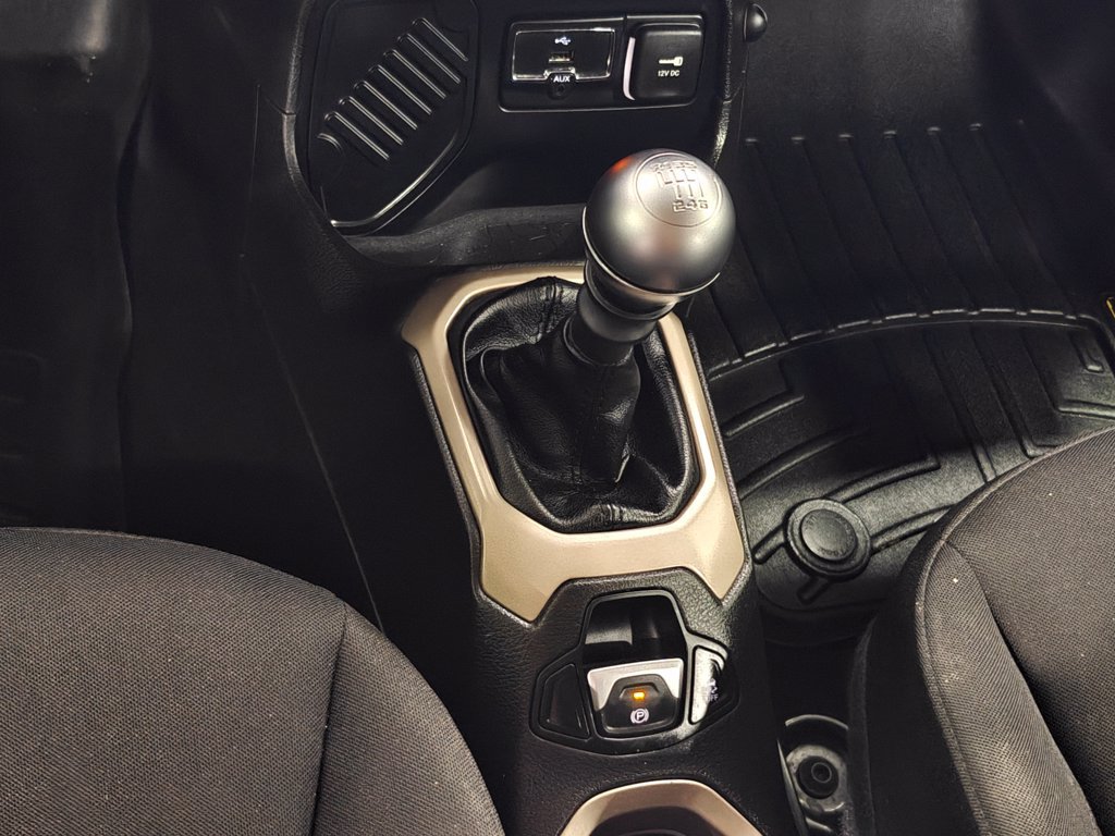 Used 2016 Jeep Renegade Latitude FWD image 9