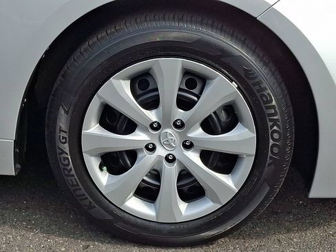 Certified 2025 Toyota Corolla LE FWD image 8