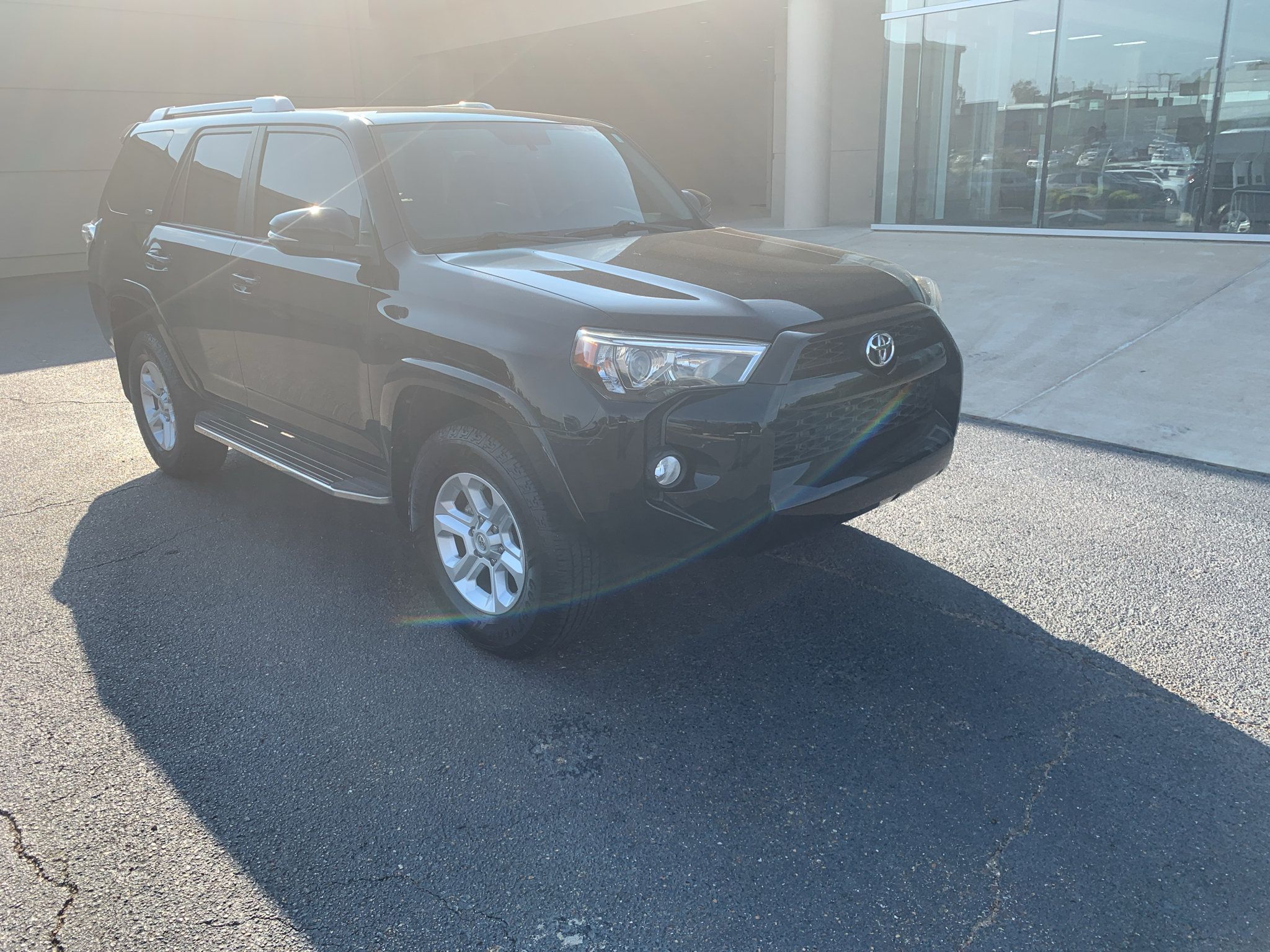 Used 2018 Toyota 4Runner SR5 Premium AWD/4WD image 3